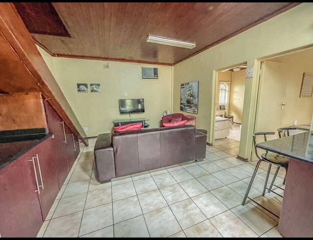 10 BEDROOM HOUSE FOR SALE IN PANORAMA